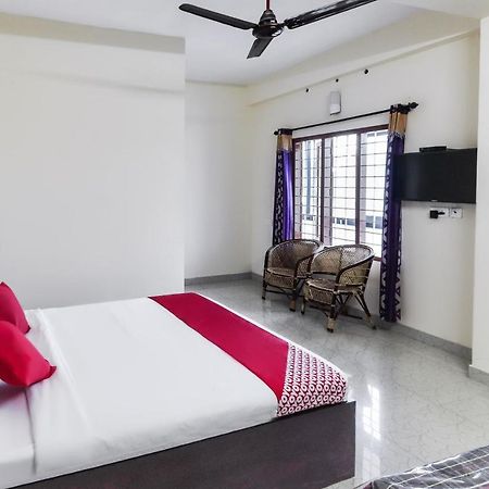 Hôtel Oyo 49244 Green Castle Residency à Nedumkandam Extérieur photo