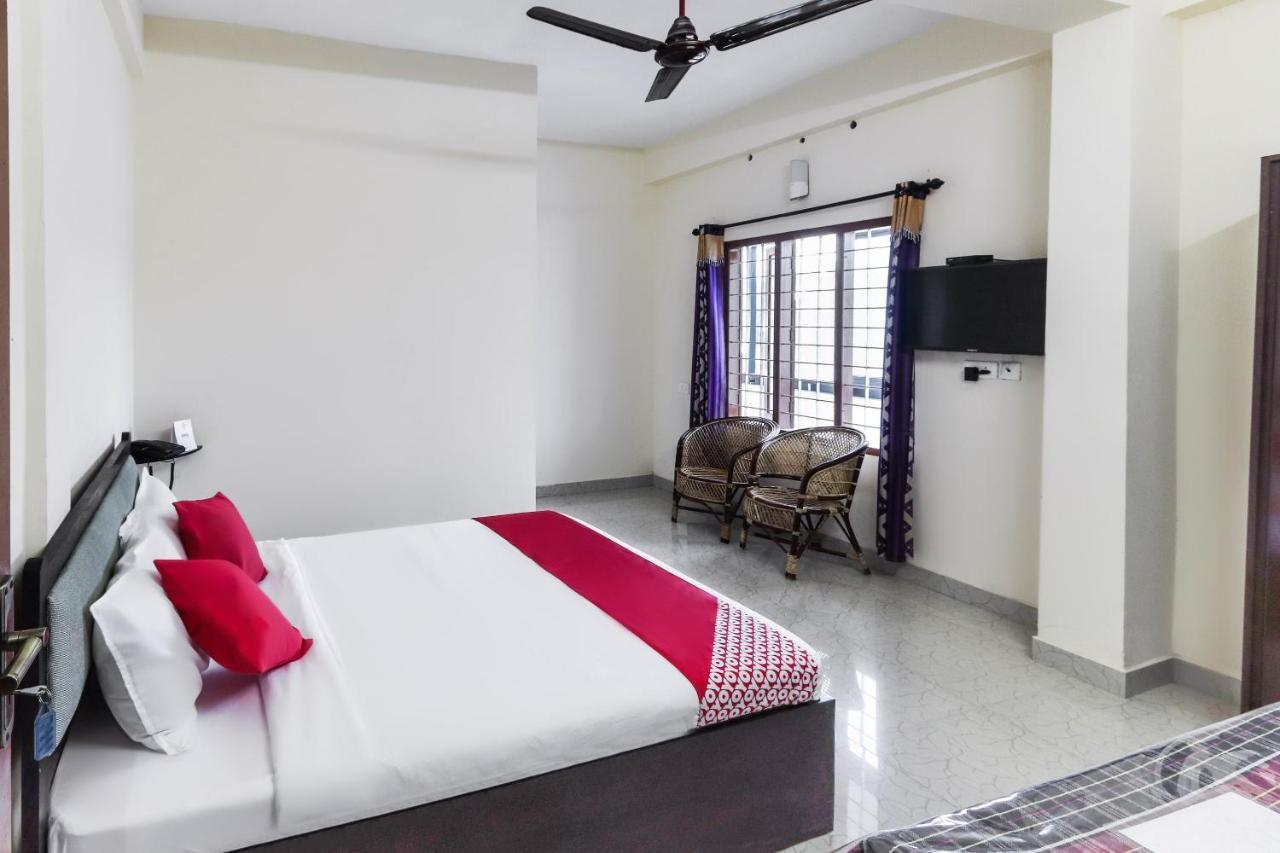 Hôtel Oyo 49244 Green Castle Residency à Nedumkandam Extérieur photo