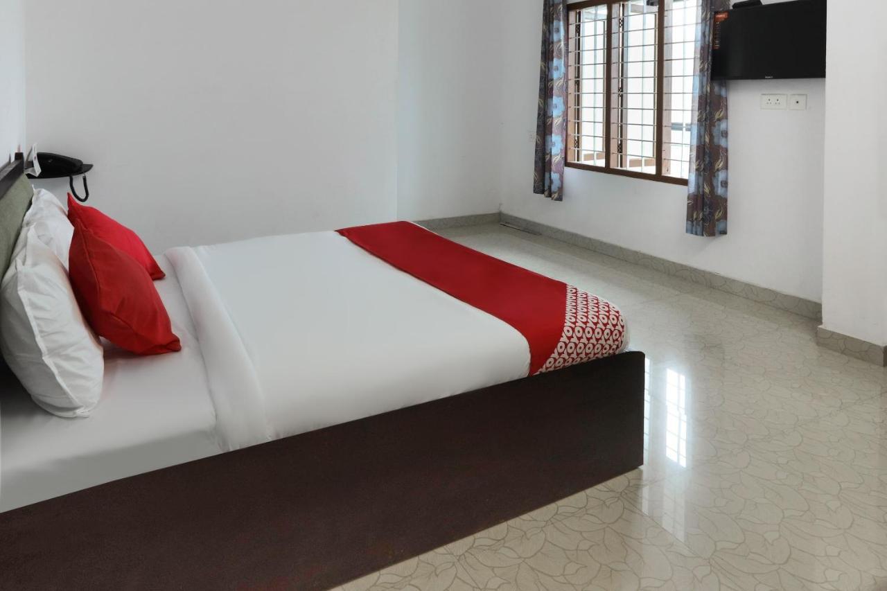 Hôtel Oyo 49244 Green Castle Residency à Nedumkandam Extérieur photo
