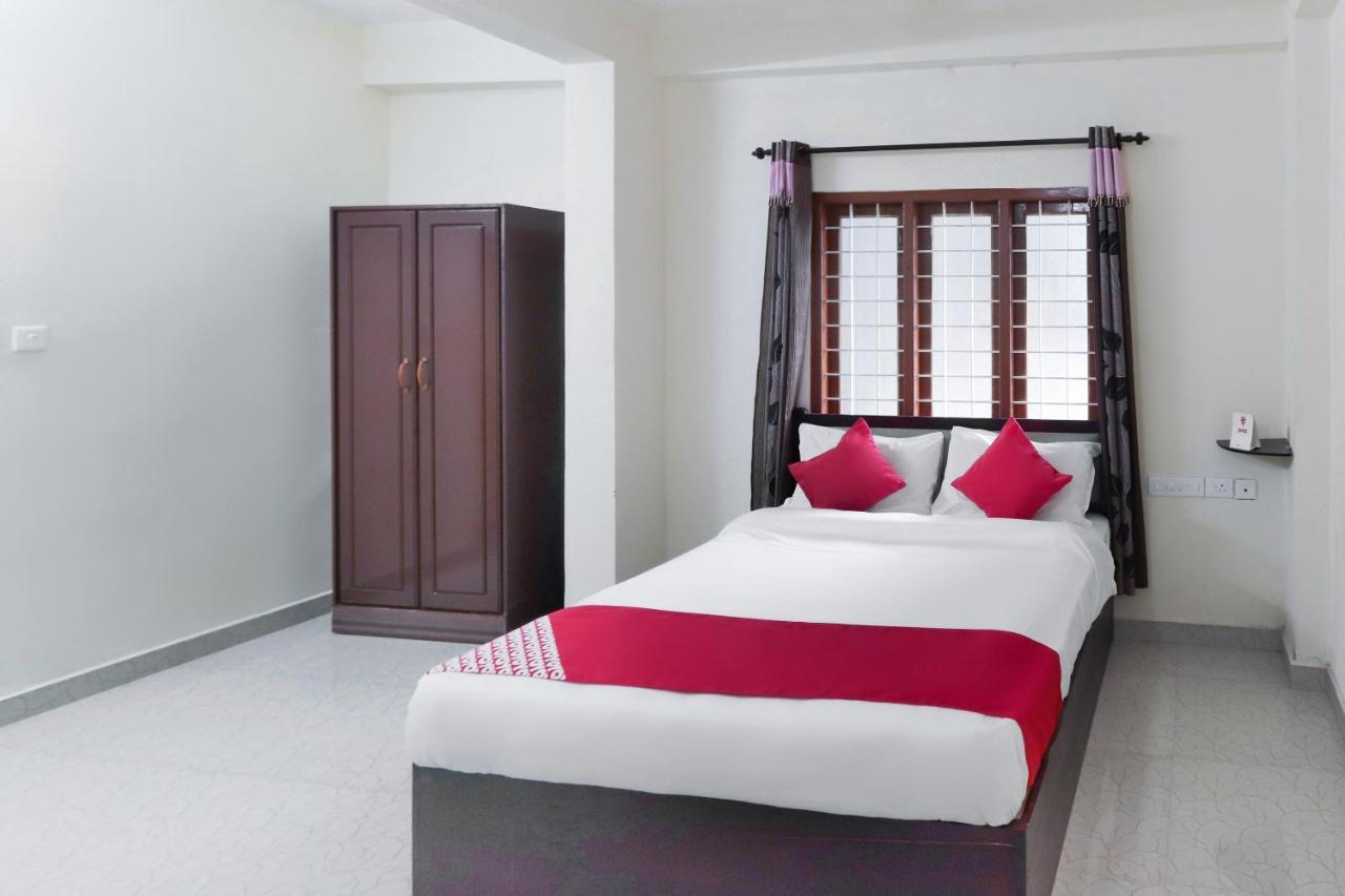 Hôtel Oyo 49244 Green Castle Residency à Nedumkandam Extérieur photo