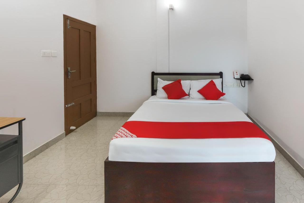 Hôtel Oyo 49244 Green Castle Residency à Nedumkandam Extérieur photo